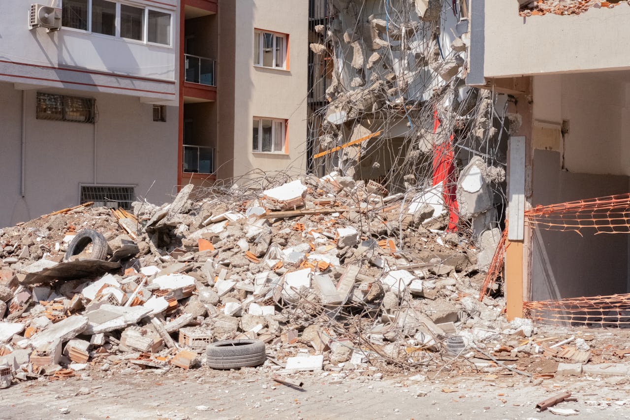 Services Pile of debris and rubble after demolition in an urban area in İzmir, Türkiye.